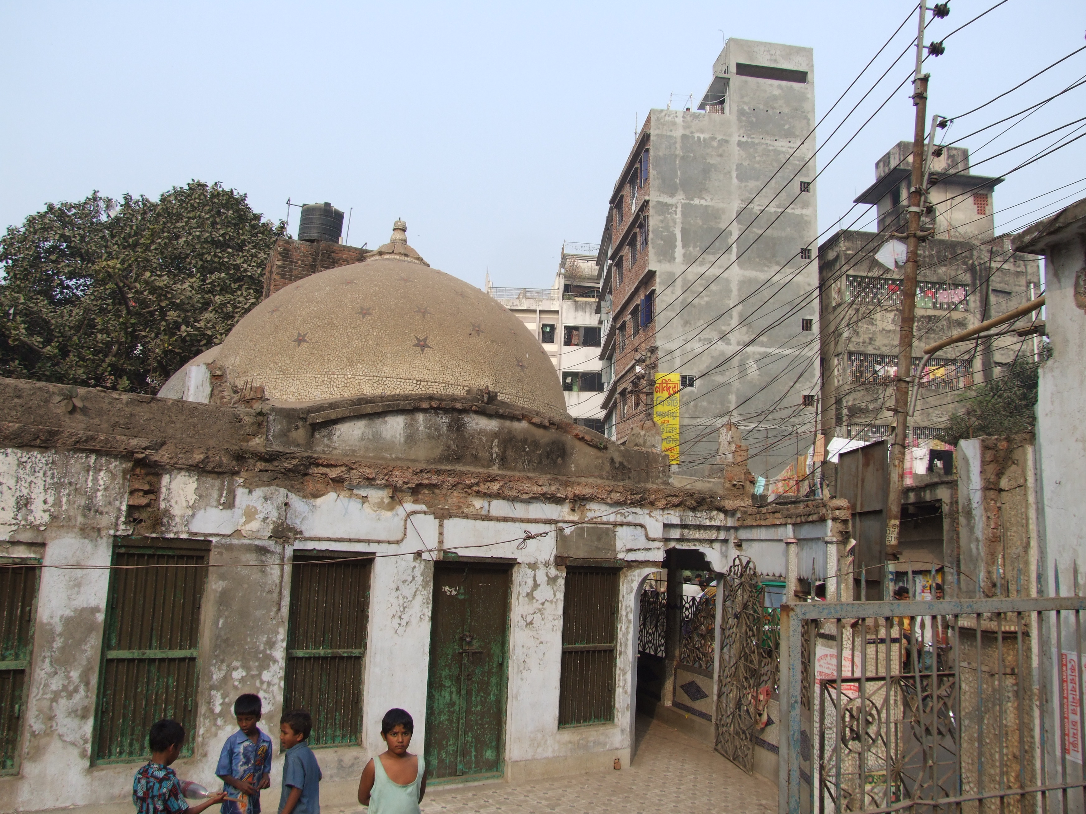 Binat Bibi Masjid in Old Dhaka — front elevation