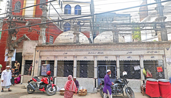 A view of Binat Bibi Masjid for visitors